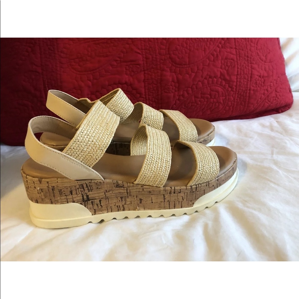 Ladies Universal Threads 9.5 Sandal